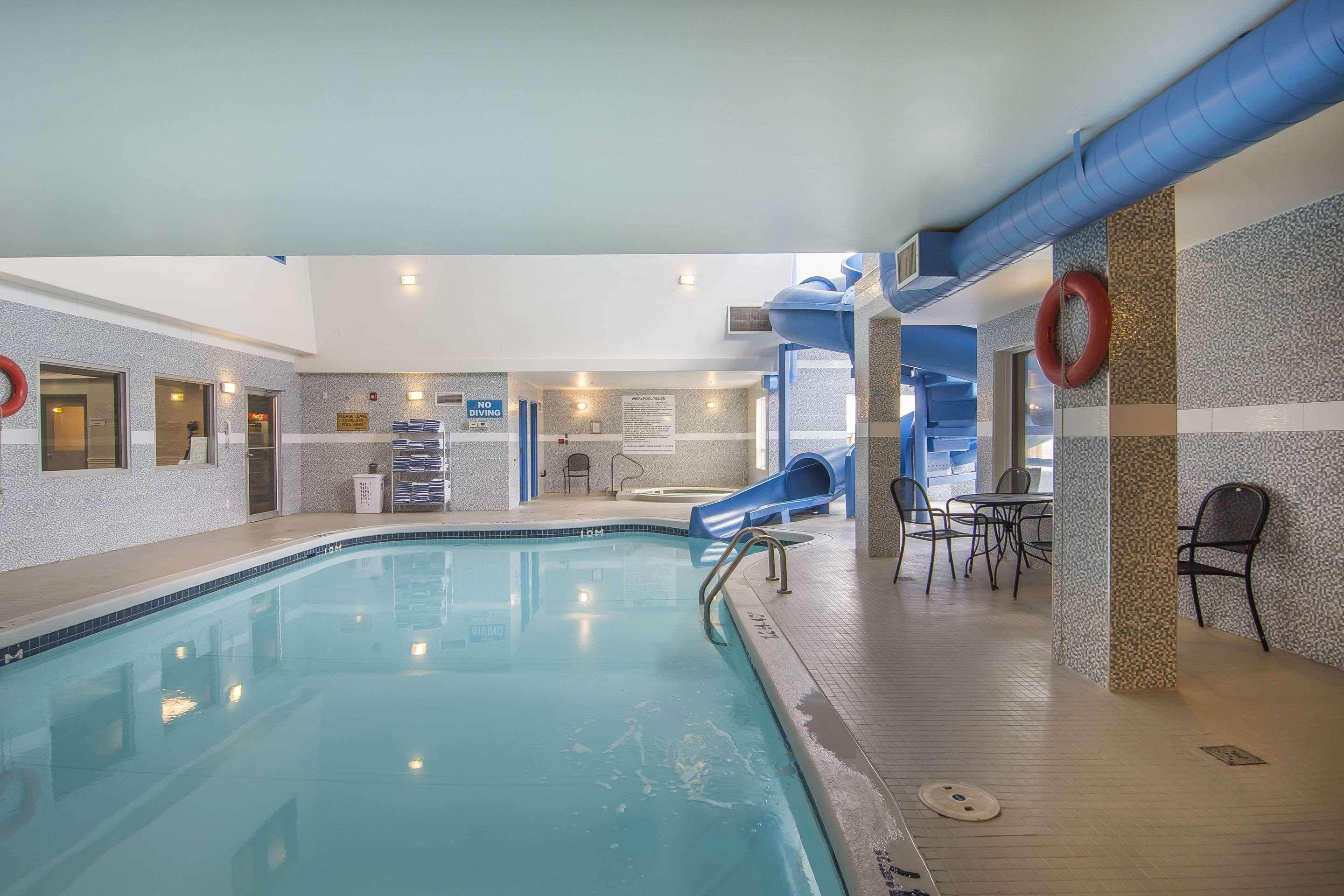 Quality Inn & Suites Yorkton Exterior photo
