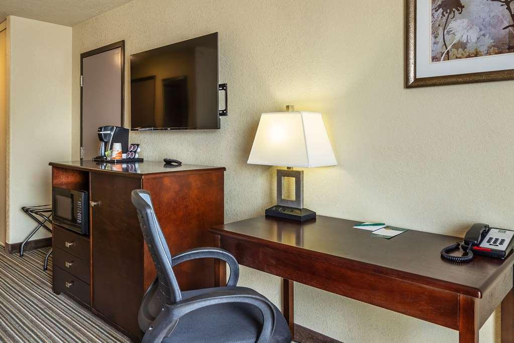 Quality Inn & Suites Yorkton Room photo