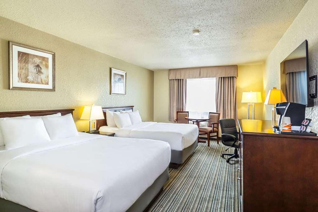 Quality Inn & Suites Yorkton Room photo