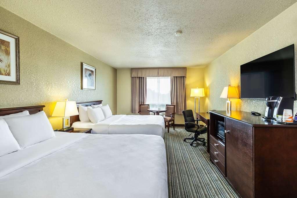 Quality Inn & Suites Yorkton Room photo