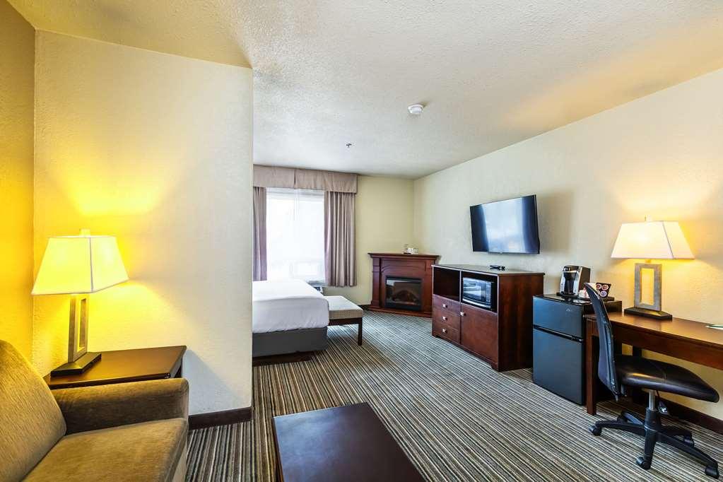 Quality Inn & Suites Yorkton Room photo
