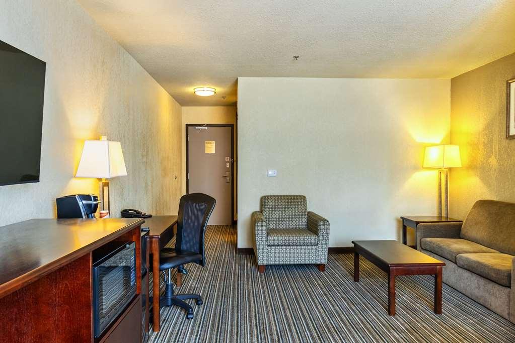 Quality Inn & Suites Yorkton Room photo