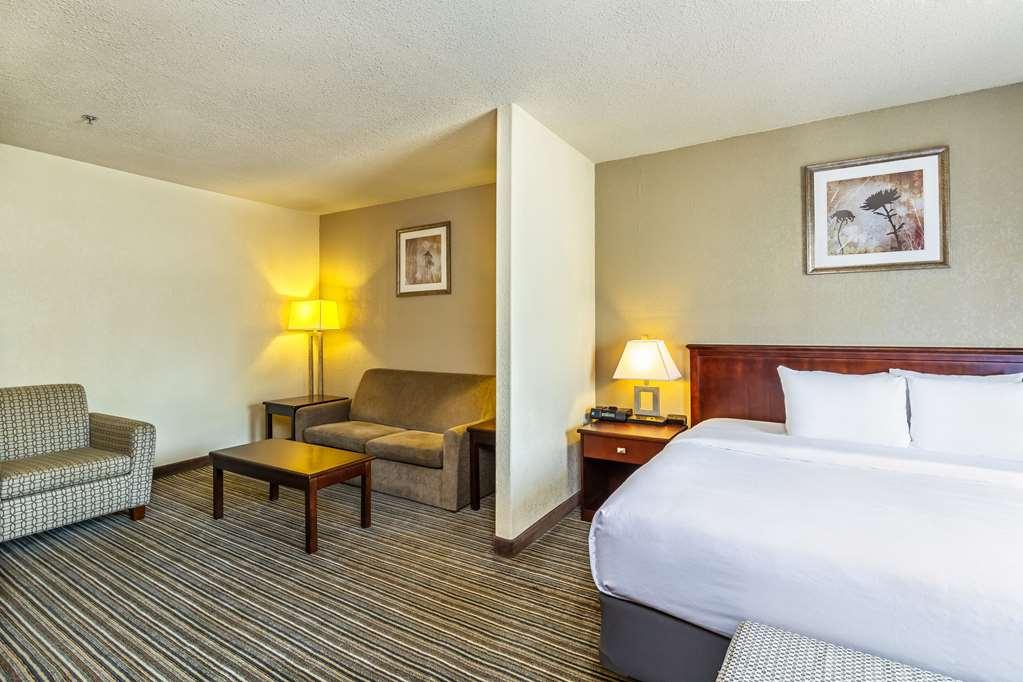 Quality Inn & Suites Yorkton Room photo