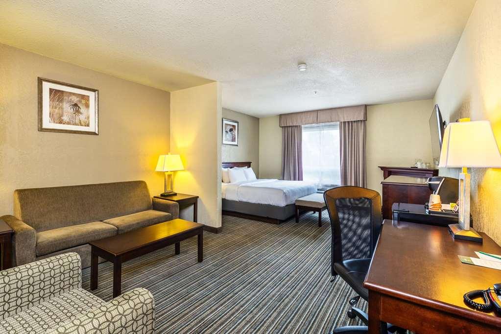 Quality Inn & Suites Yorkton Room photo
