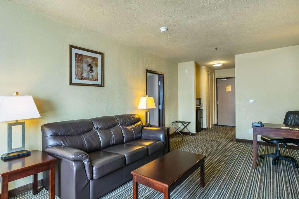 Quality Inn & Suites Yorkton Room photo