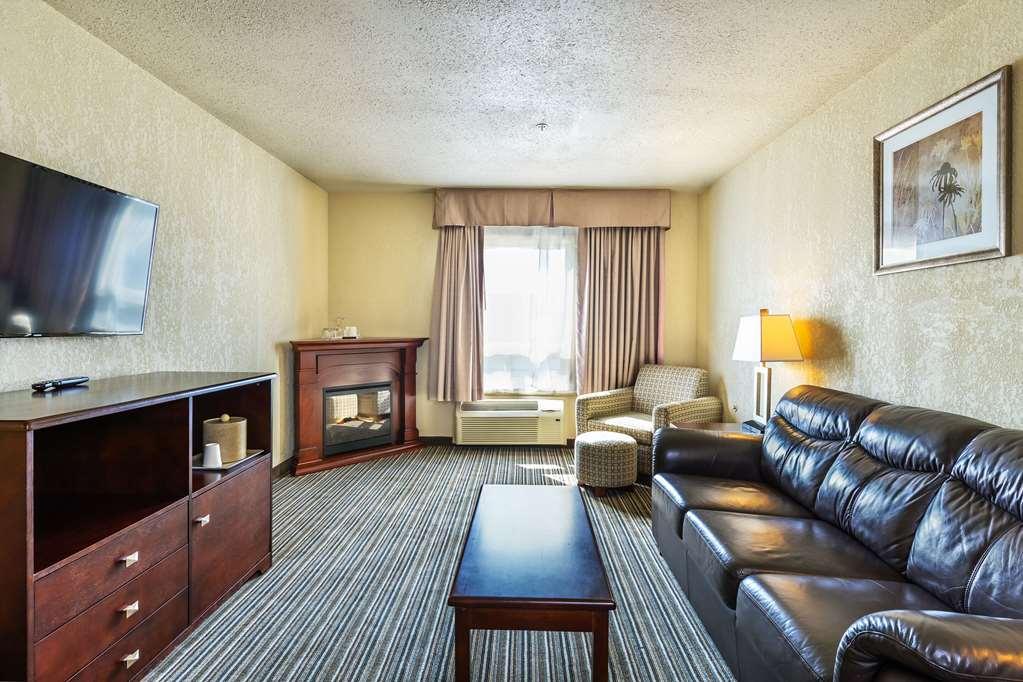 Quality Inn & Suites Yorkton Room photo