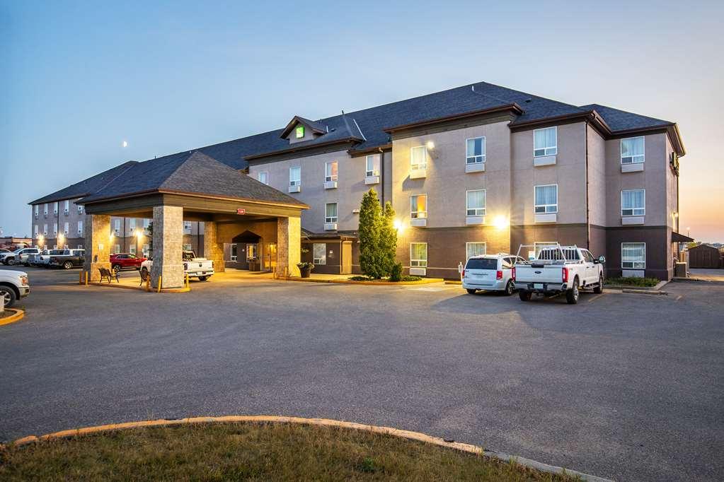Quality Inn & Suites Yorkton Exterior photo