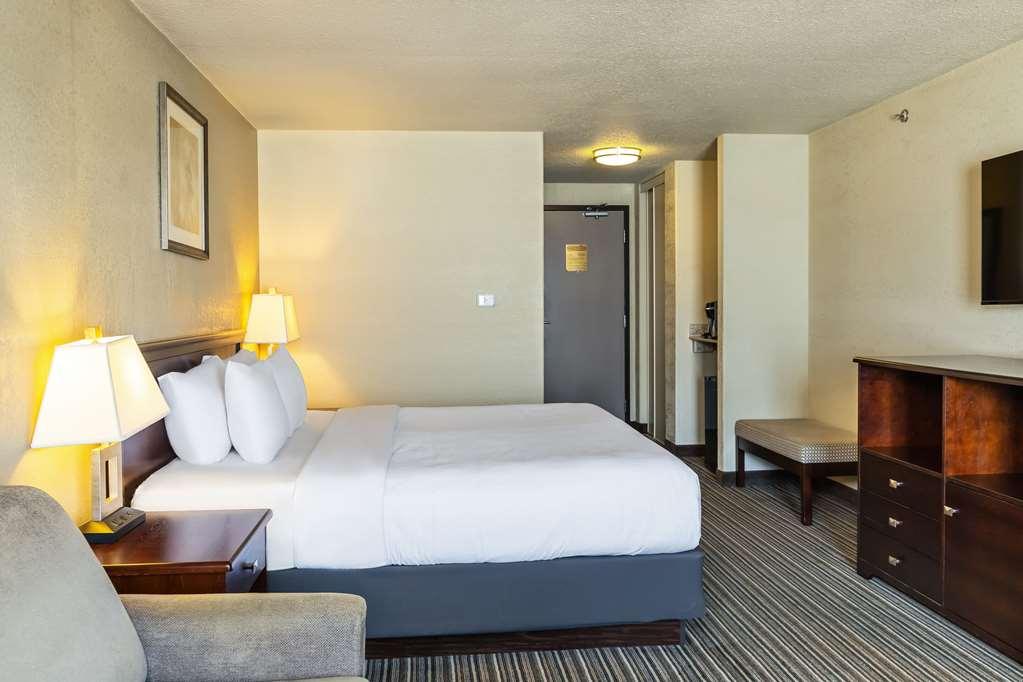 Quality Inn & Suites Yorkton Room photo