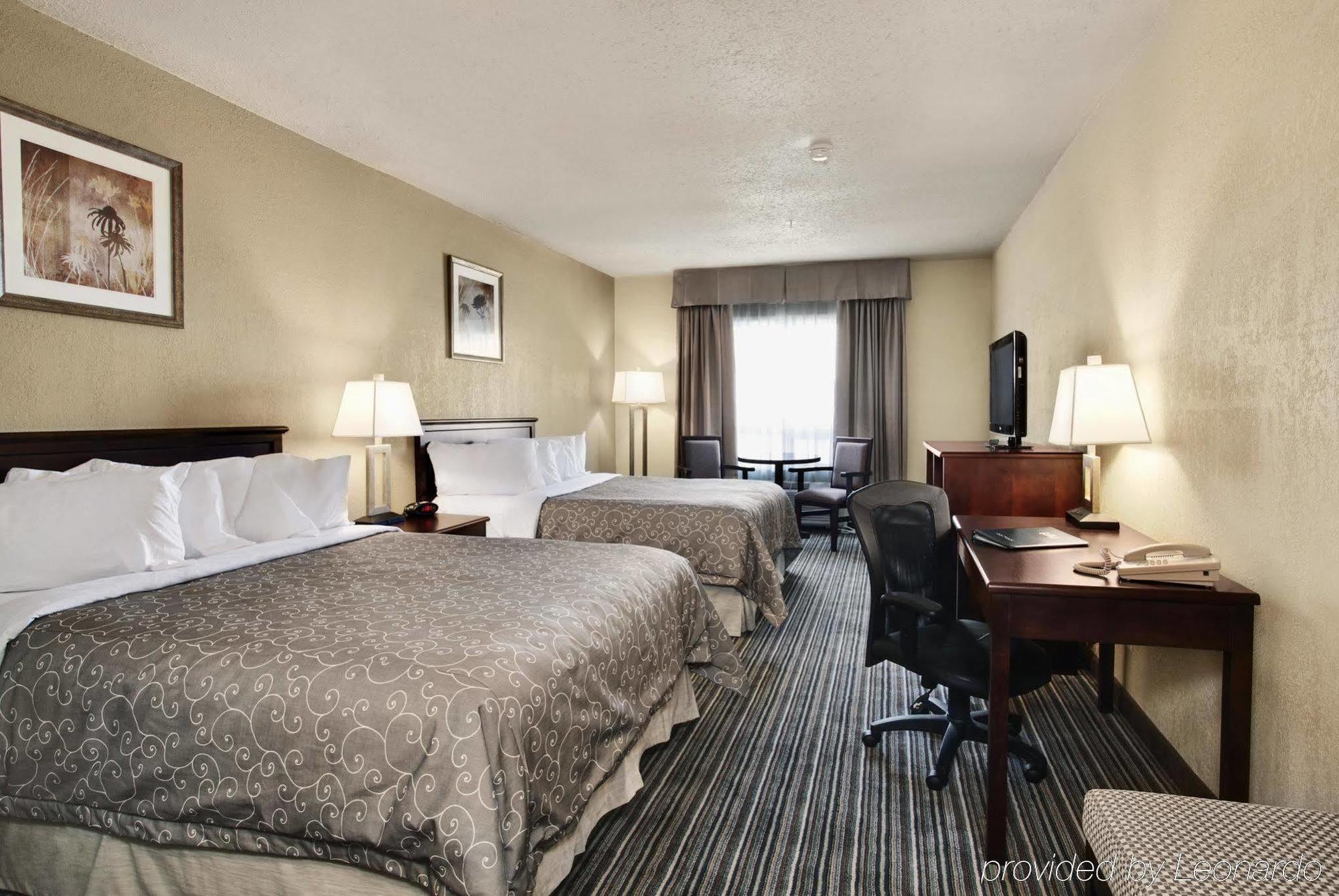 Quality Inn & Suites Yorkton Room photo